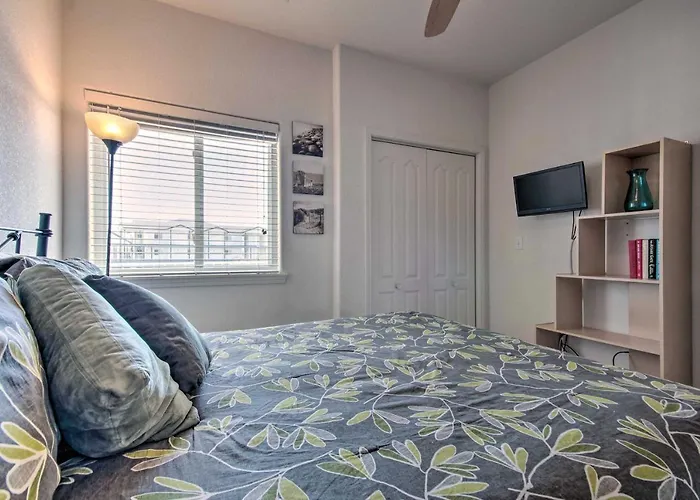 Lakefront Ozark Condo With Views And Boat Slip!